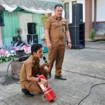Keluarga Tangguh Bencana, BPBD Balangan Simulasikan Penggunaan APAR di Awayan