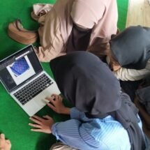 Dapat Dukungan Pemdes, ULM Dorong Regenerasi Perajin Tenun Pagatan di Desa Manurung