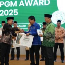 Perkuat Ekosistem Guru Madrasah, Bupati Balangan Terima Penghargaan PGM Award 2025