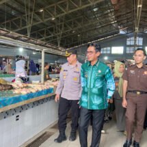 Jelang Iduladha 2025, Wakil Bupati Balangan Tinjau Harga Kebutuhan Pokok di Pasar Modern Adaro