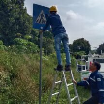 Cegah Kecelakaan, Dishub Balangan Bersihkan dan Data Ulang Rambu Jalan