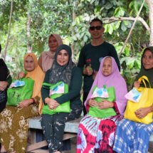 PKK Balangan Salurkan Ratusan Paket Sembako untuk Masyarakat Kurang Mampu