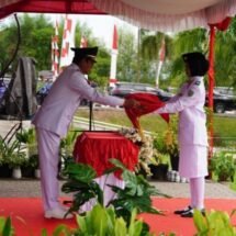 Wabup Balangan Pimpin Upacara Penurunan Bendera HUT ke-80 RI