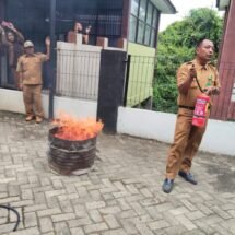 BPBD Balangan Simulasikan Penggunaan Apar Ke Pegawai Disdukcapil