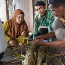 Kembangkan Ketrampilan, Pengrajin Desa Gulinggang Gali Inspirasi Kemandirian ke Galeri Kembang Ilung